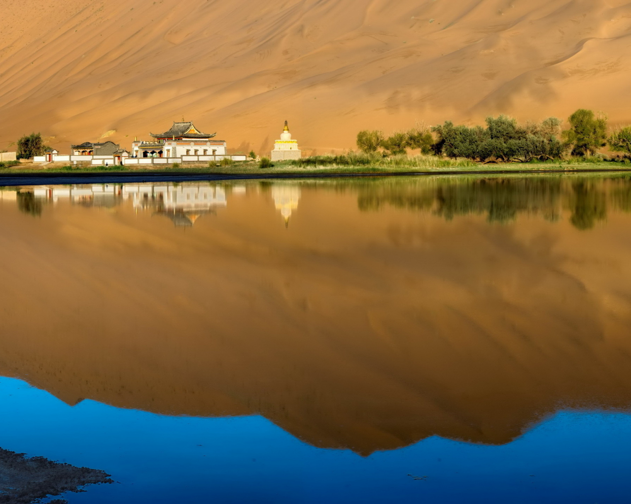 Китай, песок, дома, озеро