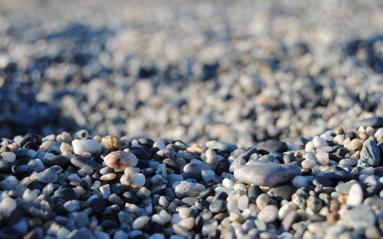 много камней, море, камни