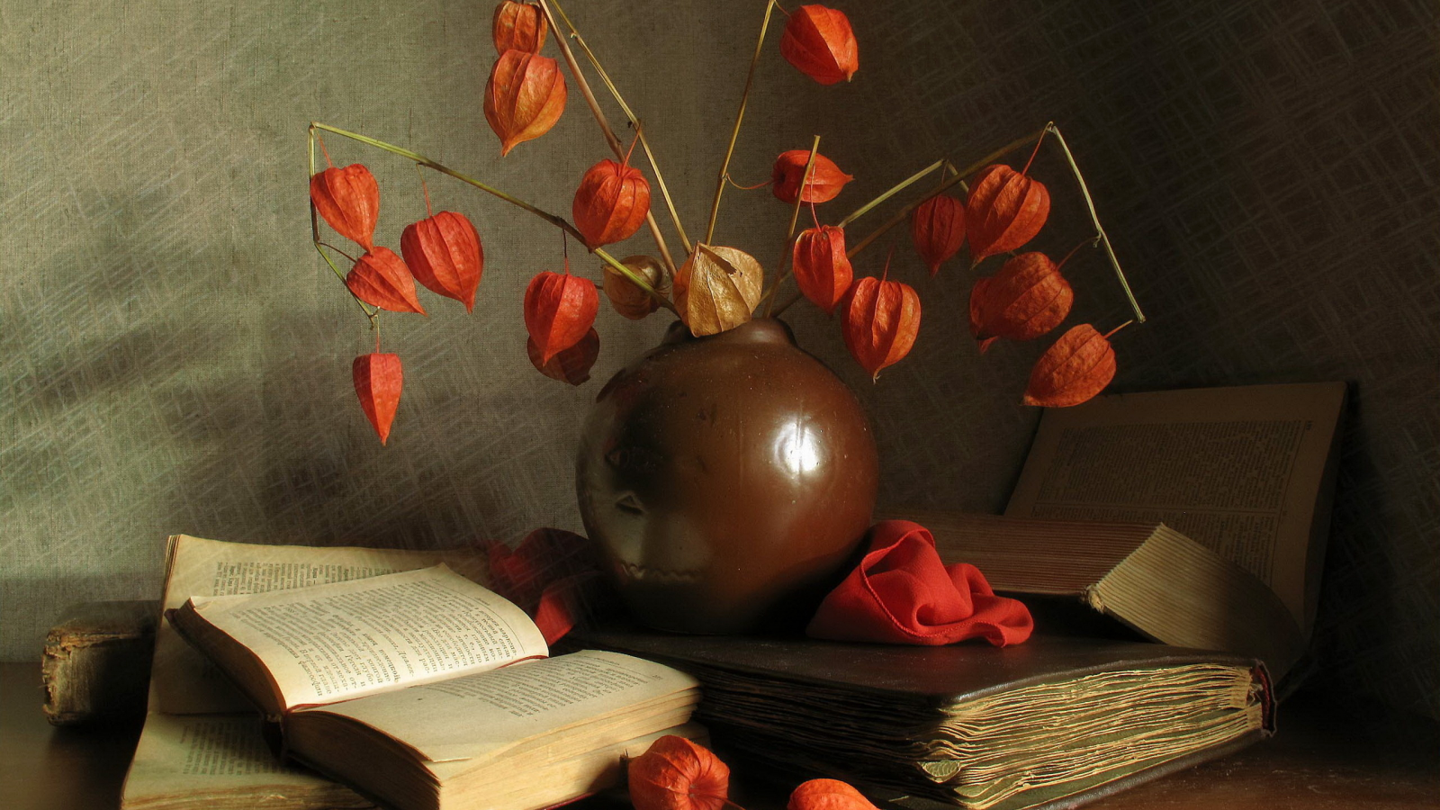 цветы, книги, натюрморт, ваза