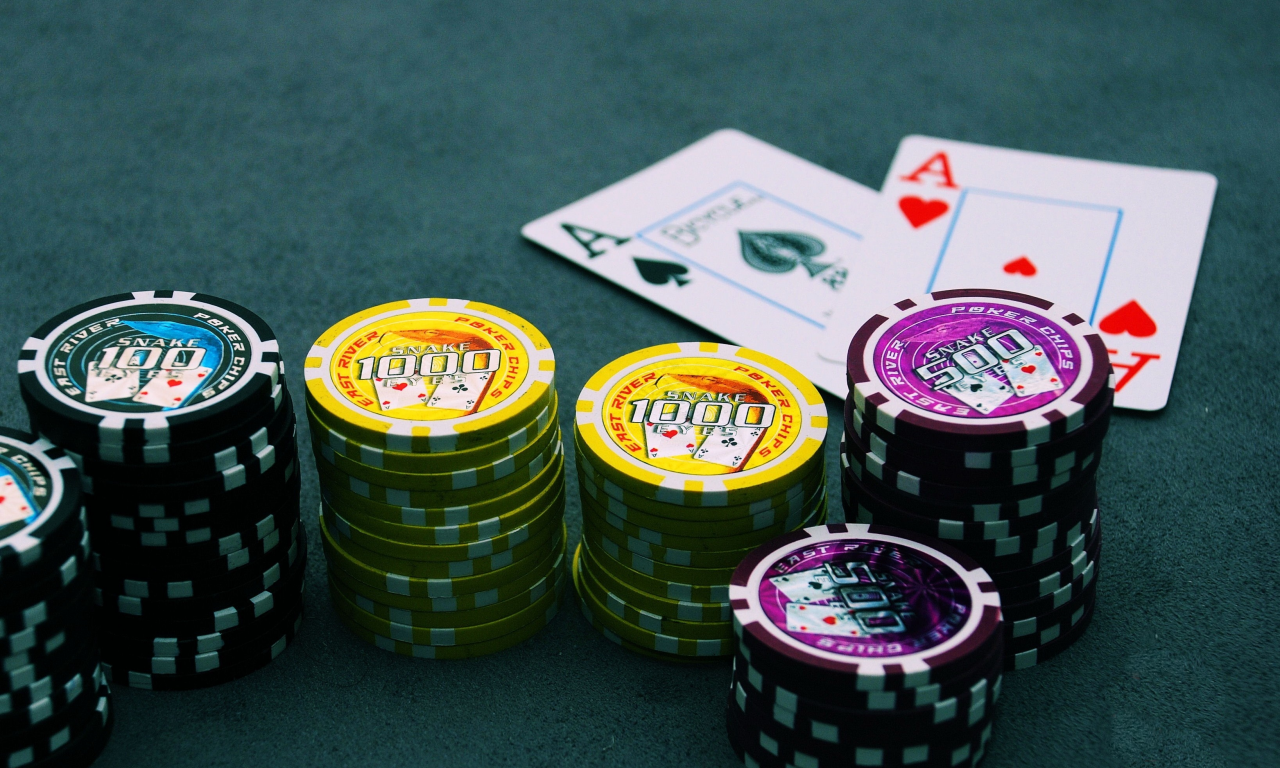 азартные игры, покер, фишки, игровой стол