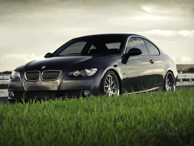 машины, авто, bmw, трава, 335i coupe, купе, автомобили, небо, фокус, бмв, машины