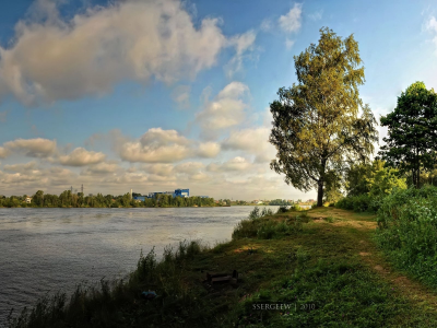 река, деревья, облака