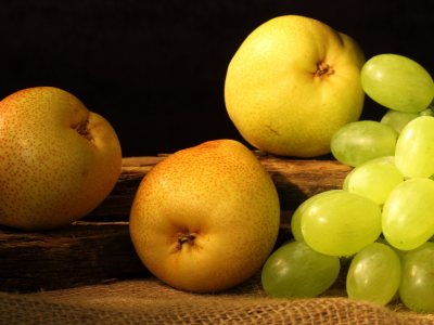 желтые, fruit, grapes, Обои груши, виноград, фрукты, pears