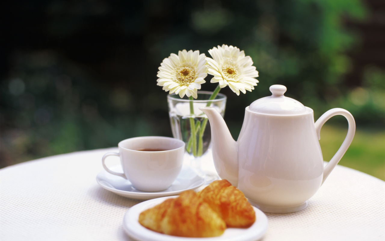цветы, ваза, булочки, Столик, чайник, чашка, чай