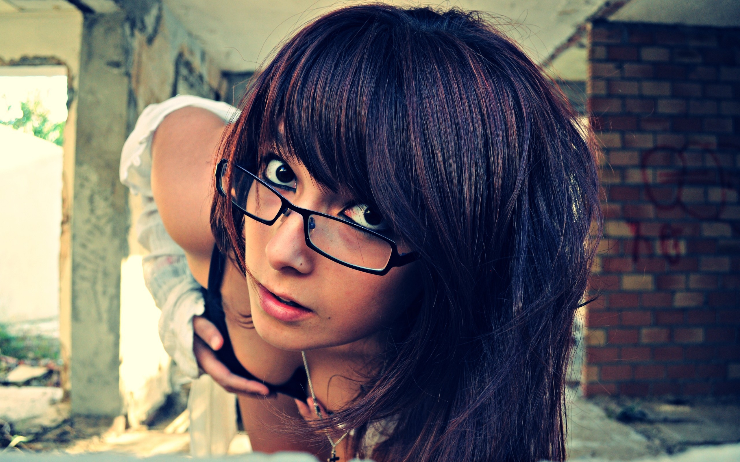 faces, necklaces, brunettes, лица, cleavage, glasses, ожерелья, женщины, декольте, women, брюнетки, очки