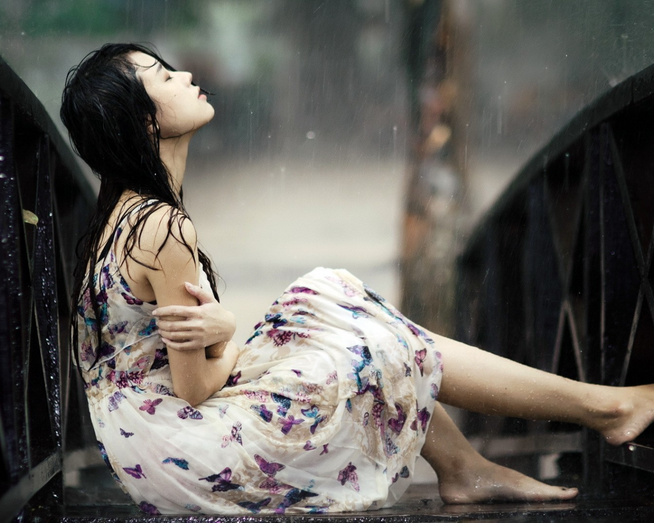 , women, Asians, dress, rain, wet