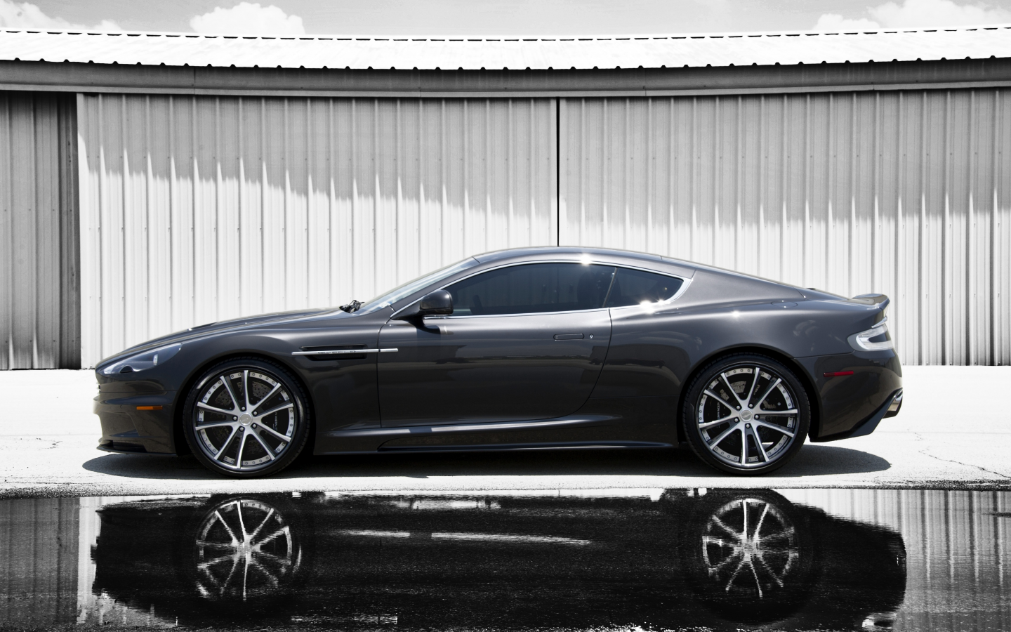 дбс, Aston martin, астон мартин, dbs, лужа, grey, серый, профиль