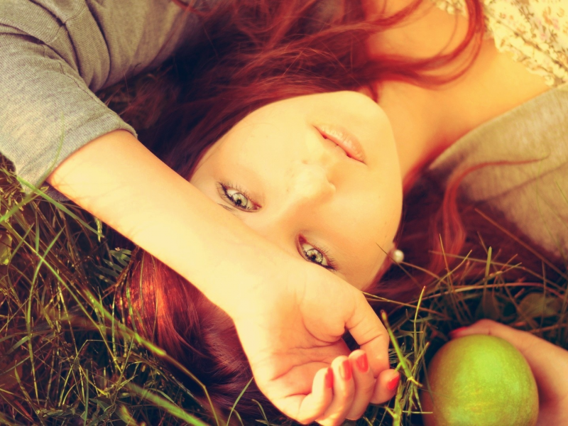 Настроения, девушка, красные волосы, яблоко, зеленое
