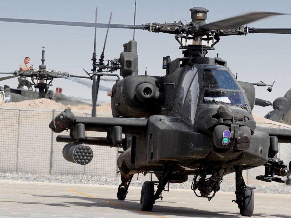 стоянка, Mcdonnell douglas ah-64 apache, боевой вертолёт, ракеты