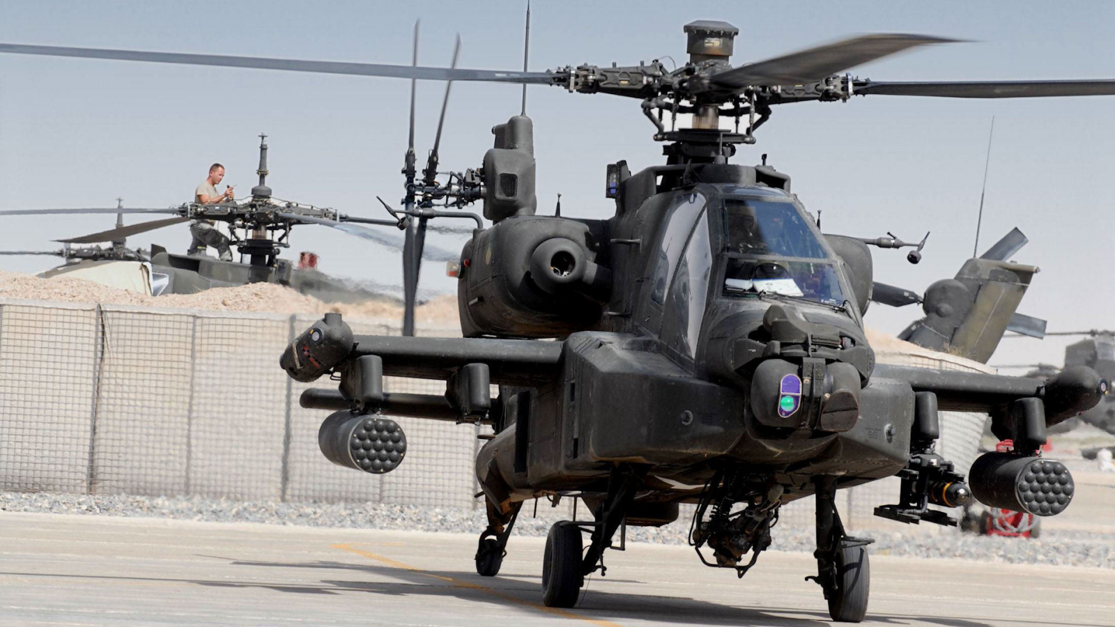 стоянка, Mcdonnell douglas ah-64 apache, боевой вертолёт, ракеты