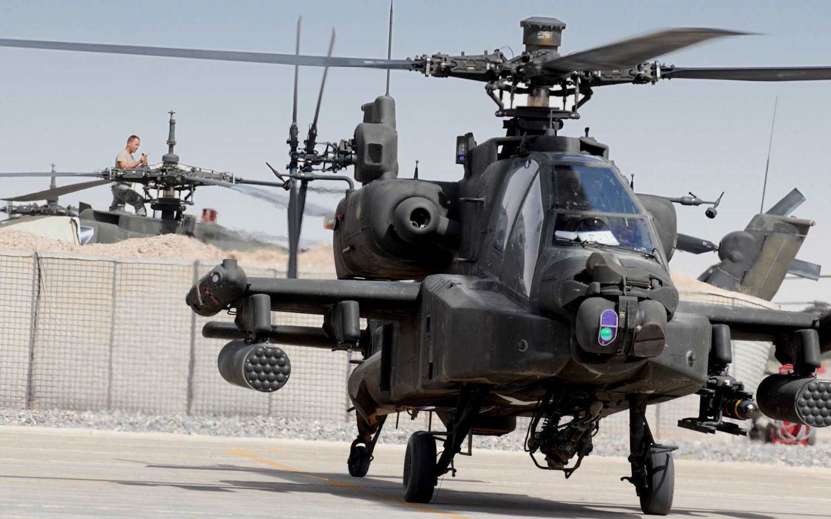 стоянка, Mcdonnell douglas ah-64 apache, боевой вертолёт, ракеты