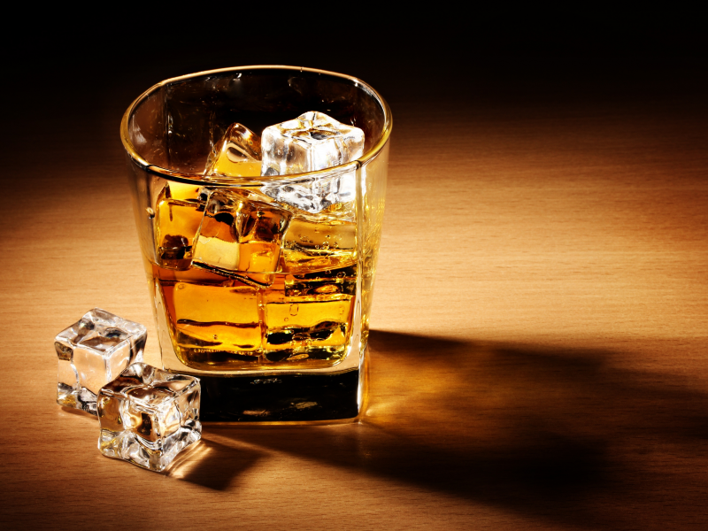 кубики, тень, алкоголь, Виски, бокал, лед, стол, напиток