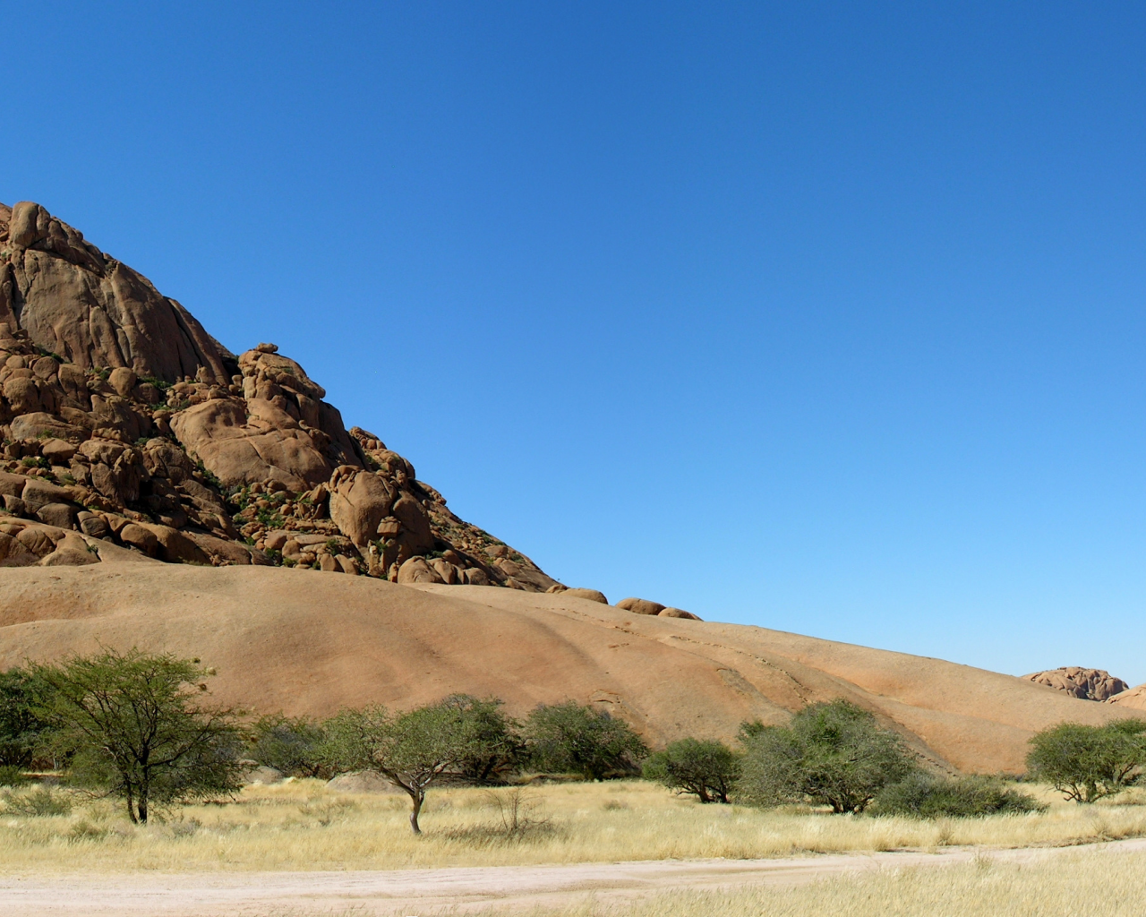 фото, панорама, namibia, гора, пустыня, деревья, африка, песок, скалы, саванна, africa, намибия, небо, пейзаж