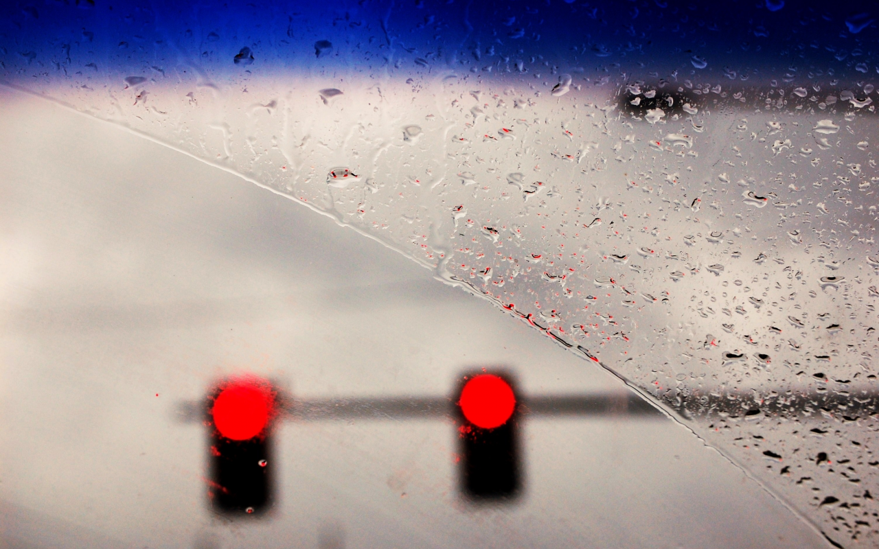 светофор, красный свет, машина, капли, дождь, лобовое стекло