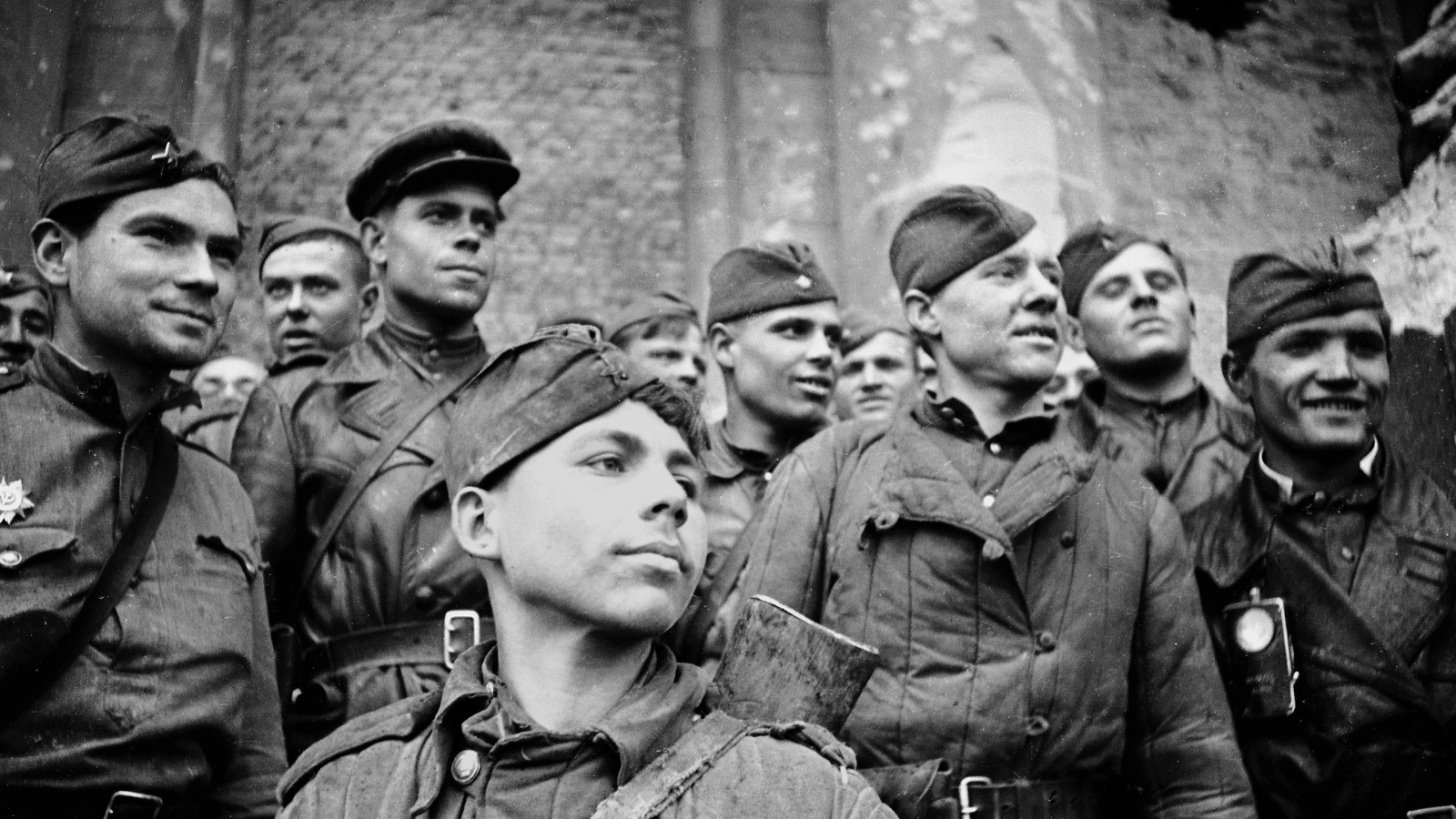 советские солдаты, герои, радость, лица, победа