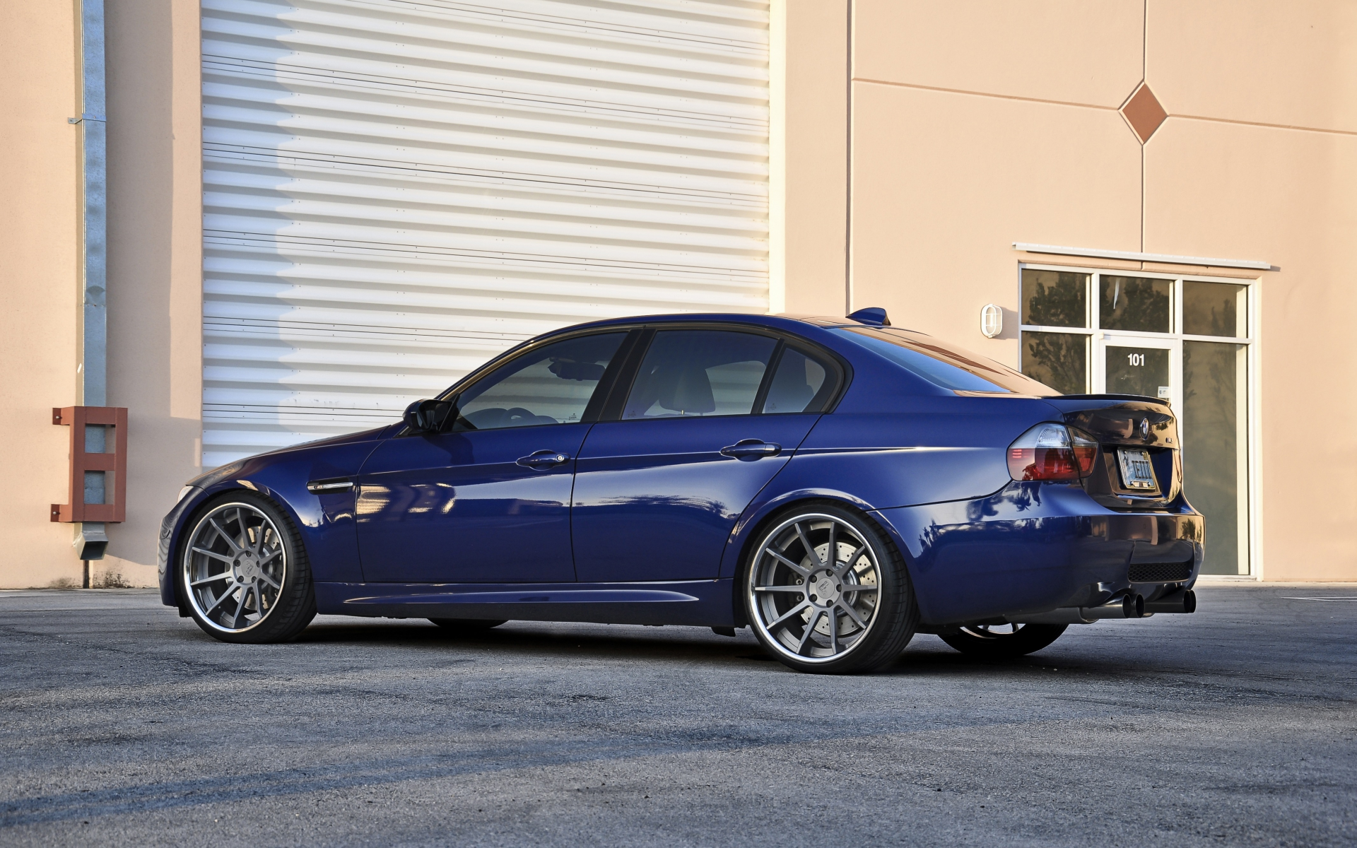 bmw m3 e90, дом, асфальт