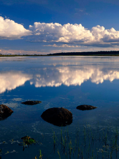 камни, деревья, фото, трава, озеро, природа, лес, облака, вода, небо, отражение