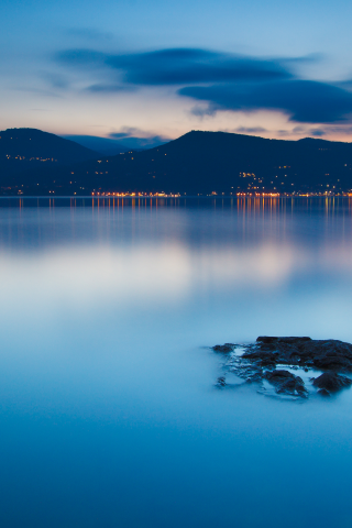 свет, 2560x1600, берег, rock, камень, море, nature, sky, landscape, природа, mountains, sea, light, city, небо, shore, город, облака, water, горы, пейзаж, вода, clouds