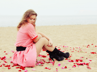 сапожки, застенчивость, пляж, пояс, лепестки роз, платье, розовое, чувство