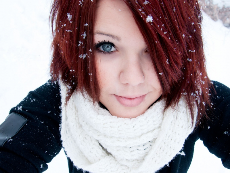 снежинки, шарф, улыбка