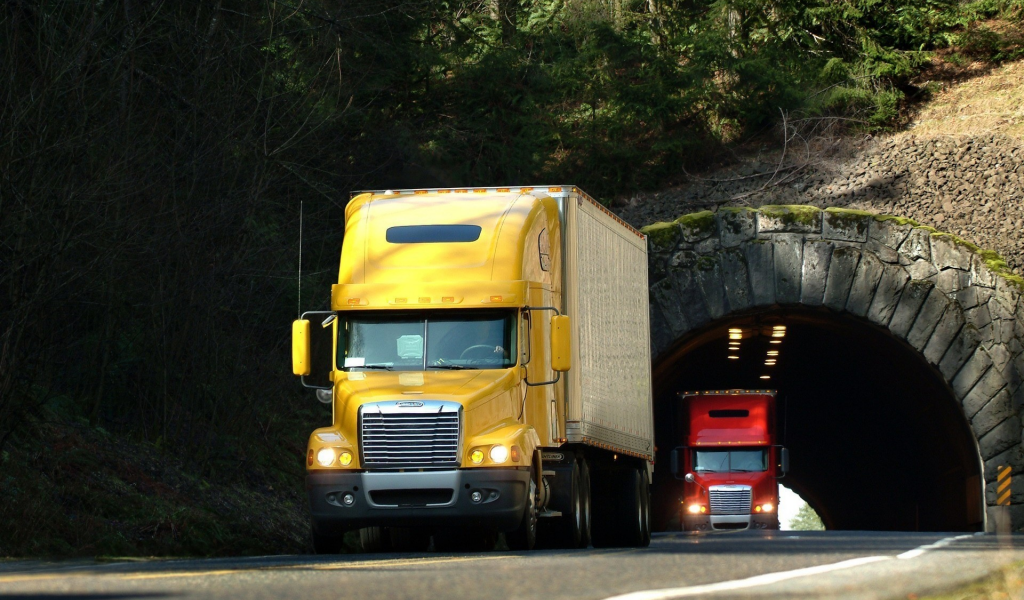 фура, freightliner, грузовик, дорога, truck, тунель, желтый, тягач, красный