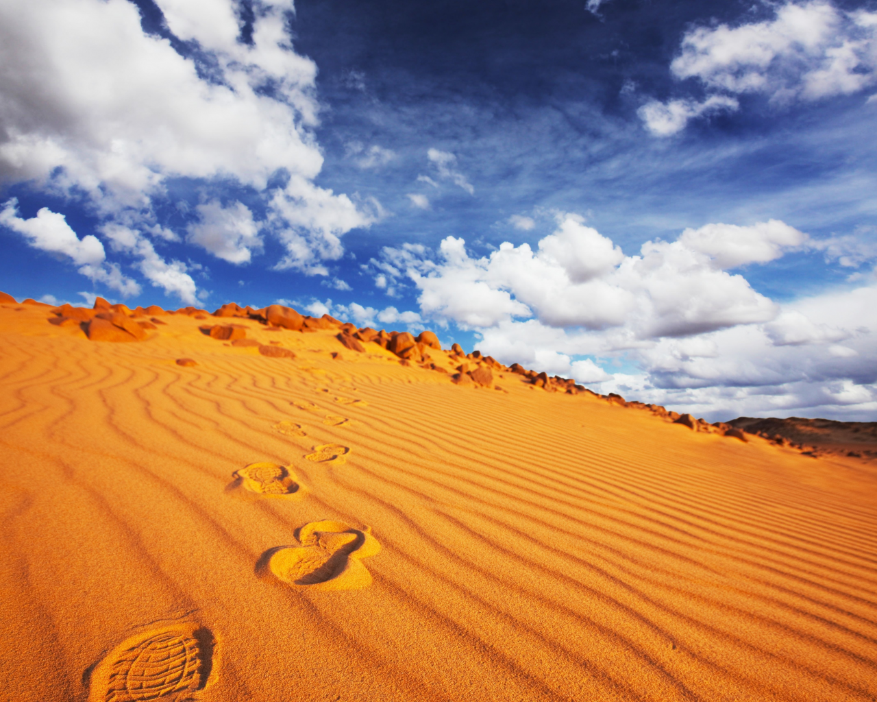 следы, vestige, облака, африка, отпечаток, синее, africa, footmark on sand, небо, пустыня, песок