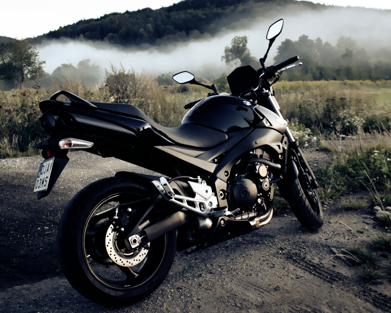 gsr600, дым, фон, черный, трава, мотоцикл