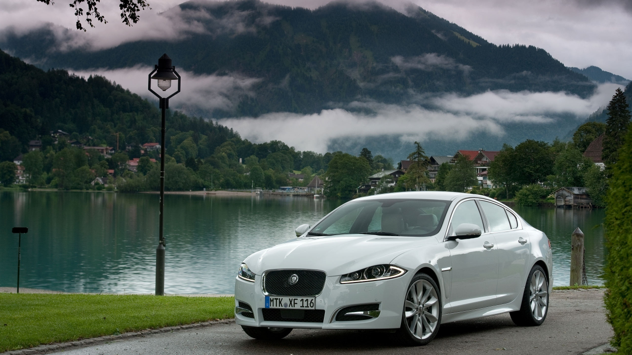 jaguar, xf, ягуар, асвальт, дома, фонарь, туман, белый, озеро, горы, деревья