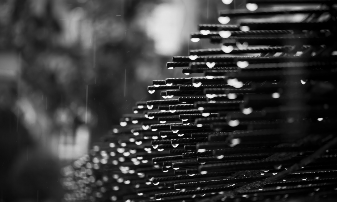 дождь, фото, черно-белое, арматура, капли, металлическая