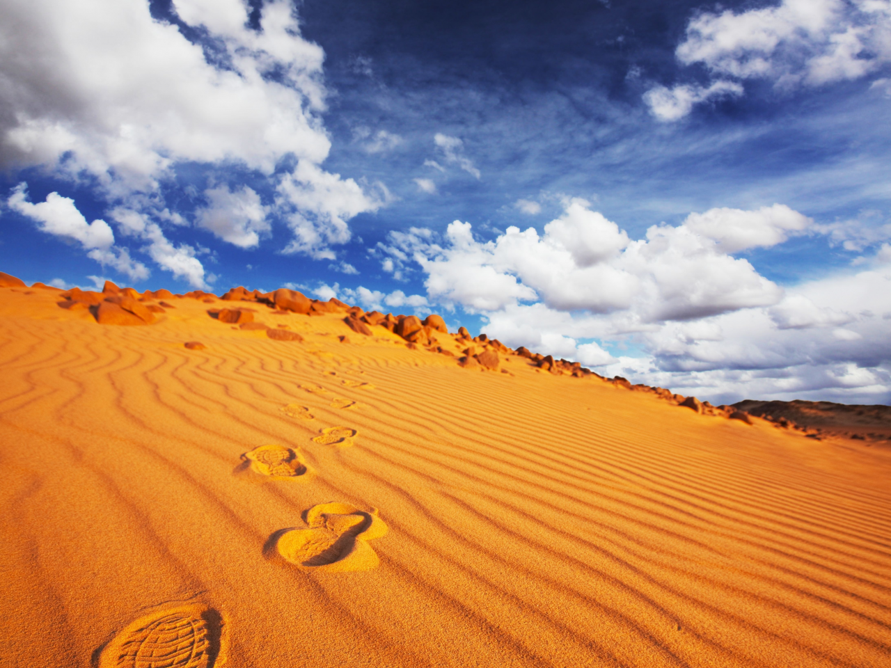 следы, vestige, облака, африка, отпечаток, синее, africa, footmark on sand, небо, пустыня, песок