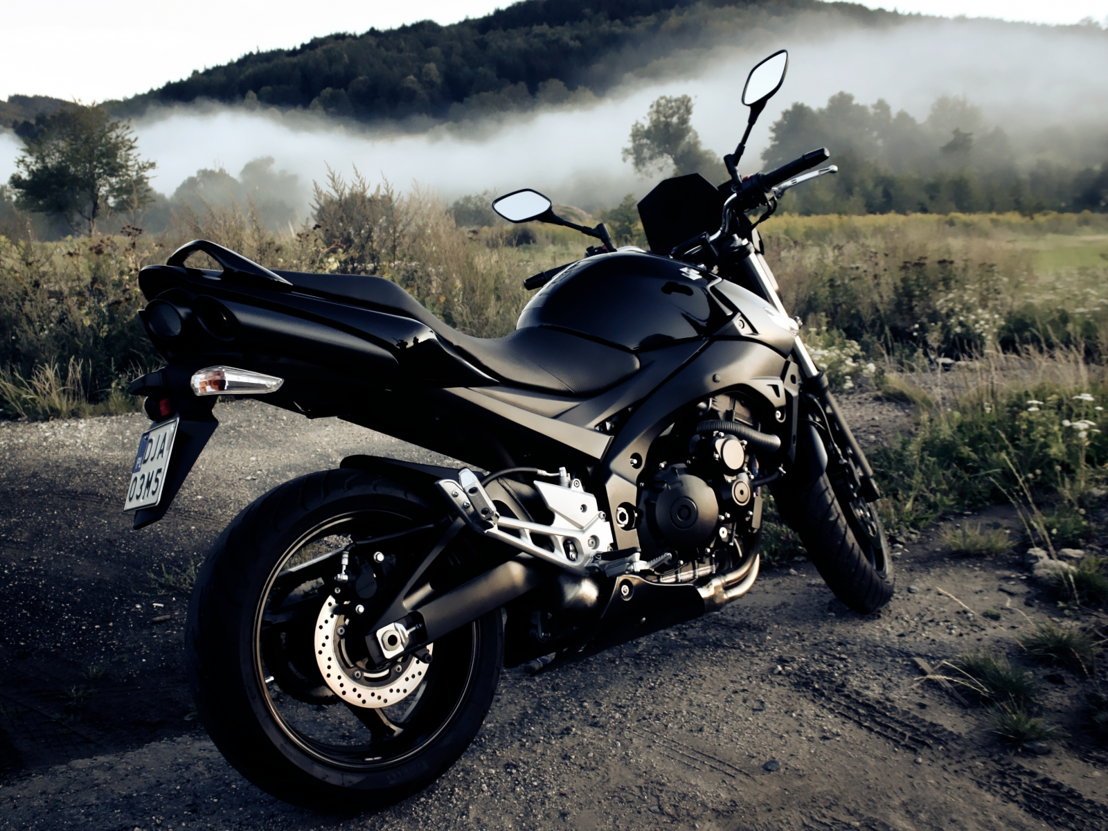 gsr600, дым, фон, черный, трава, мотоцикл