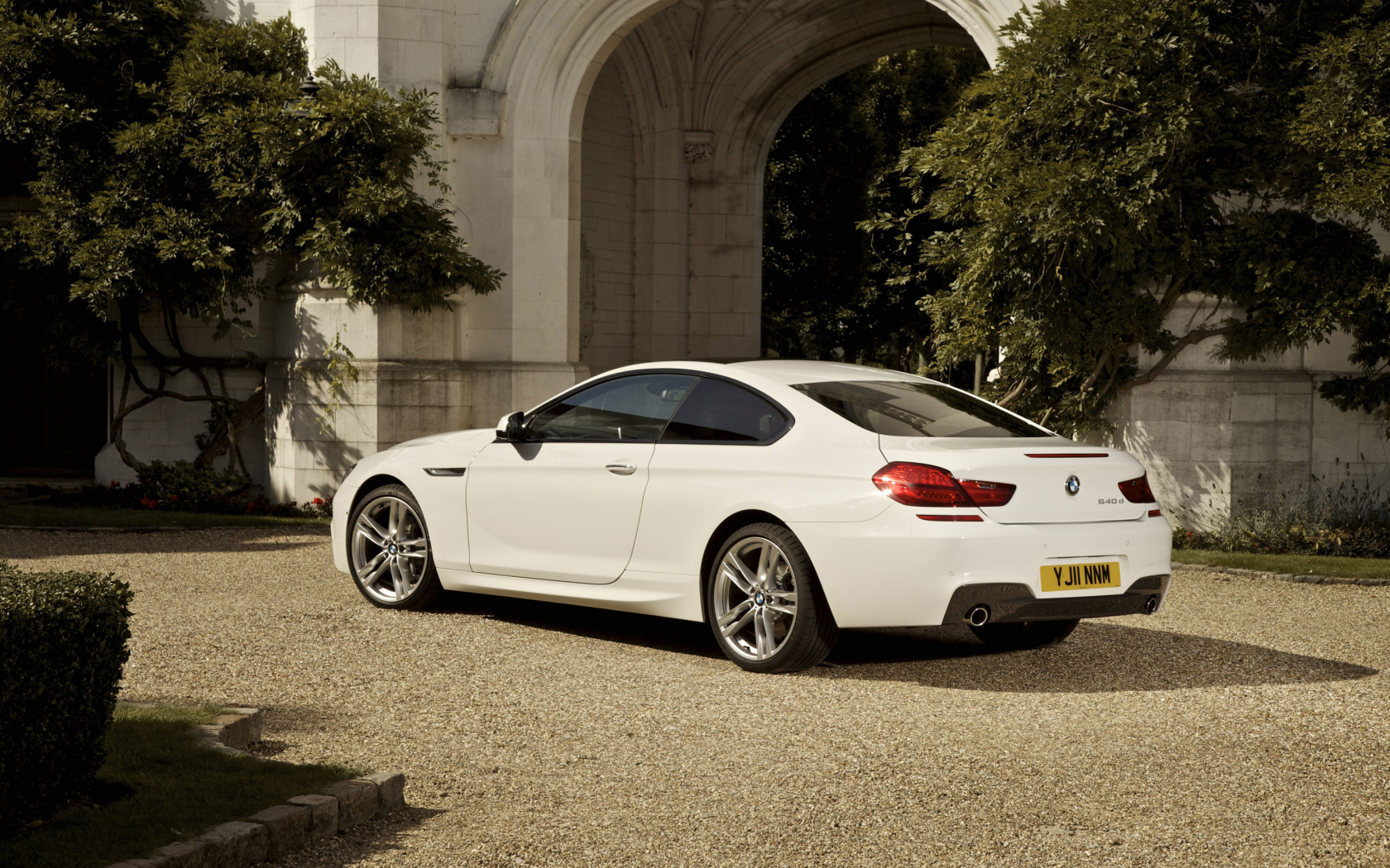 деревья, sun, grass, 3000x2000, тень, машина, трава, trees, car, солнце, shadow, 2012 bmw 6 series coupe