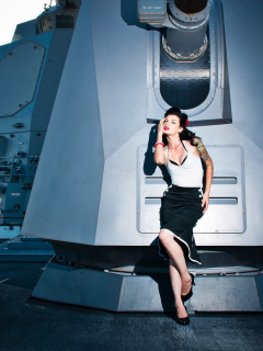 pinup model shot on a us navy destroyer, палуба, пушка