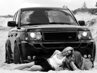 смех, b&w, песок, девушки, range rover