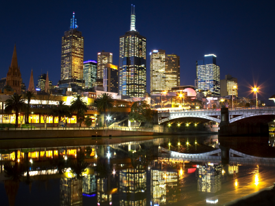 огни, город, мост, пальмы, мельбурн, ночь, небоскребы, река, melbourne night life