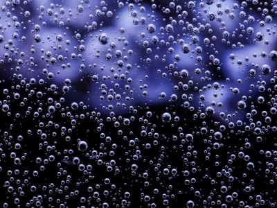 вода, темный фон, воздушные пузырьки