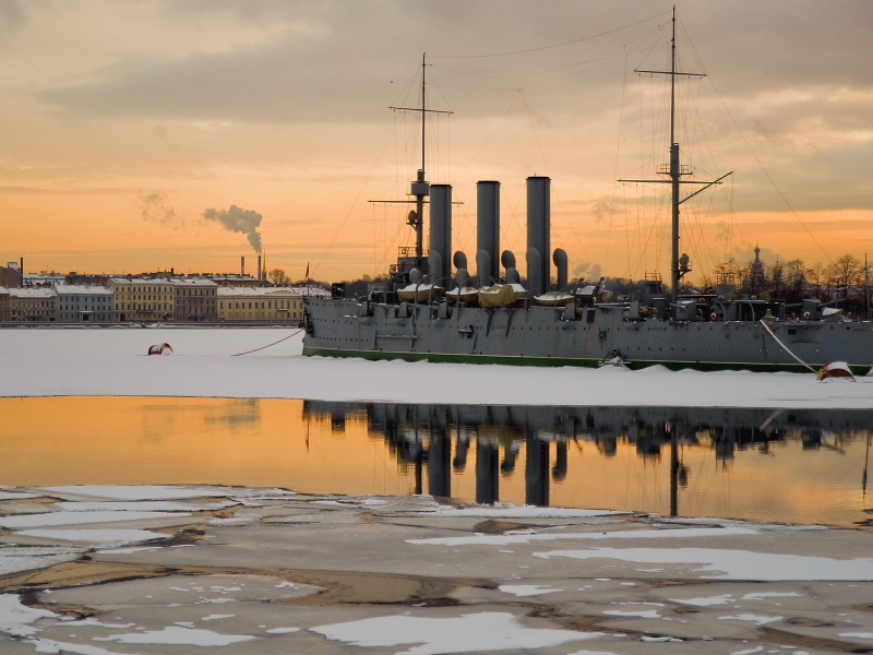 река, город, корабль