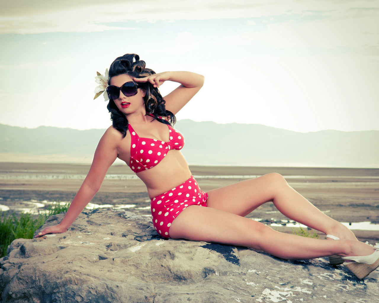 pinup, crystal, beach