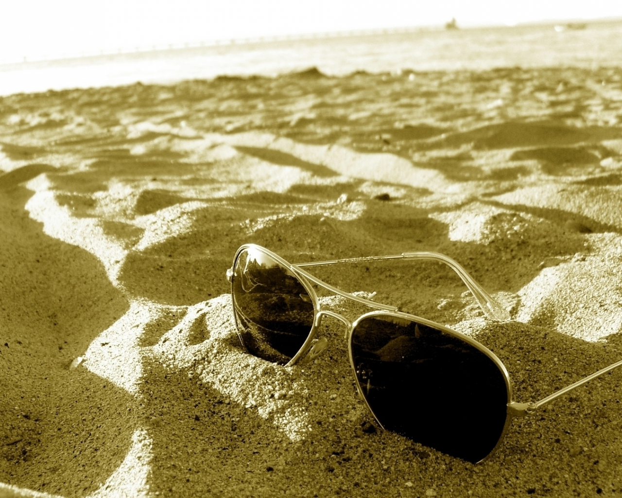 вода, sea, glasses, песок, очки, море, water, 1920x1080, макро, macro, пляж, солнце, beach, sun, sand