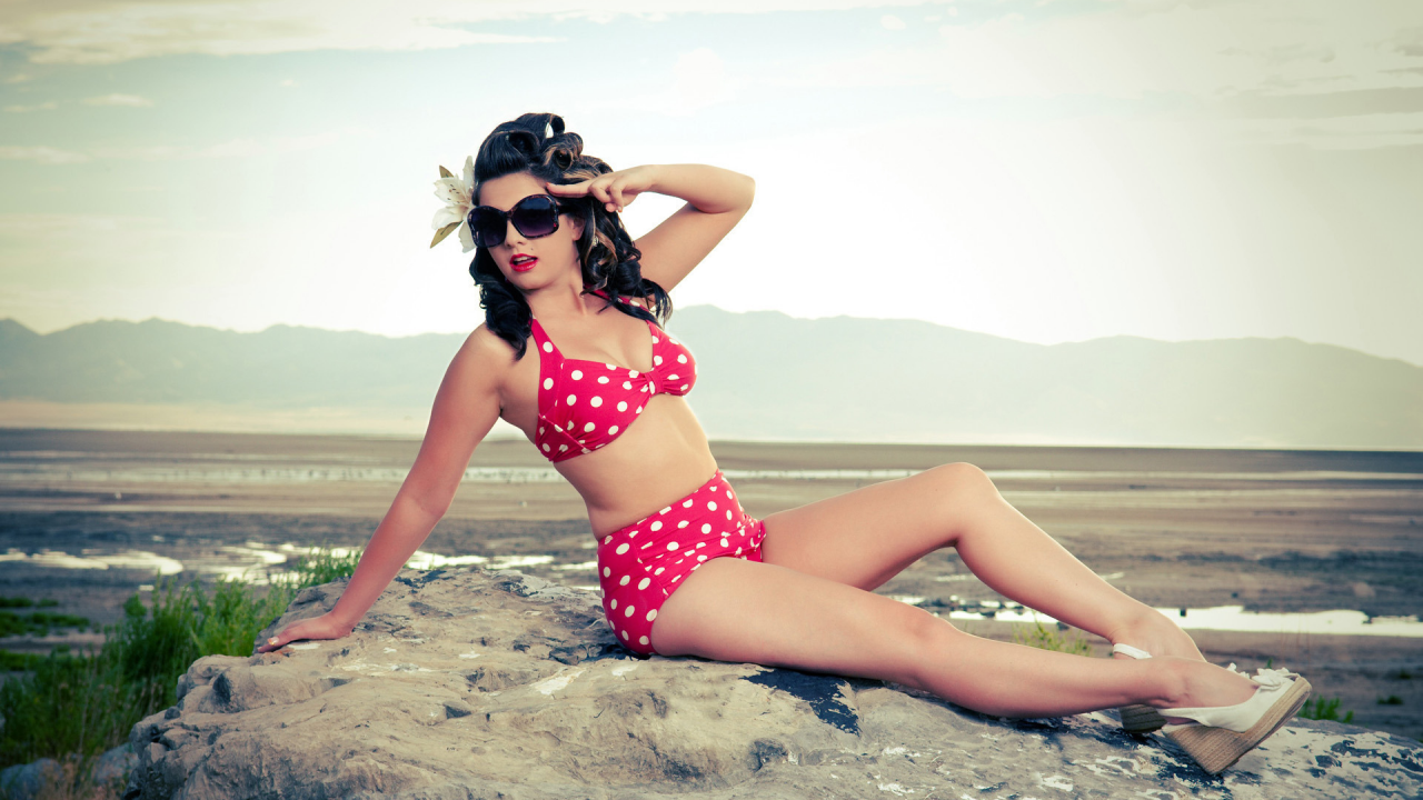 pinup, crystal, beach