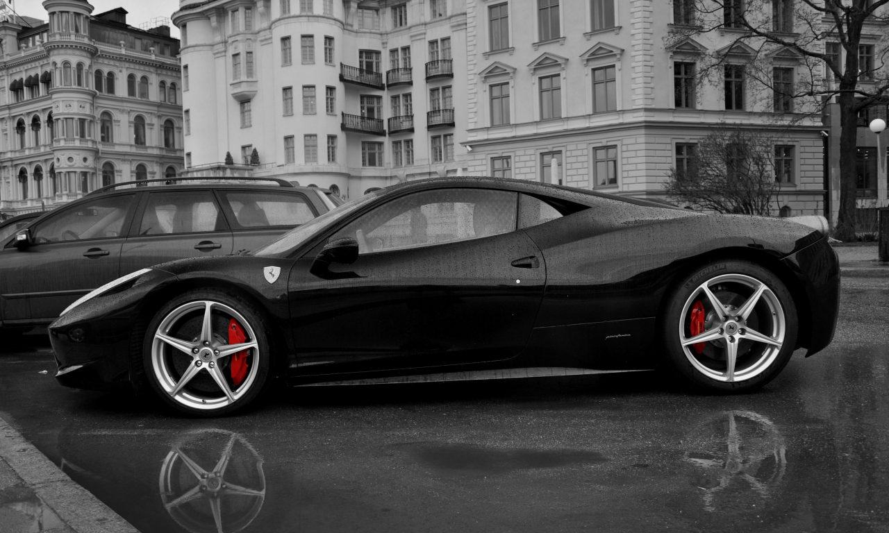 ferrari 458 italia, красные тормоза, чб, дождь