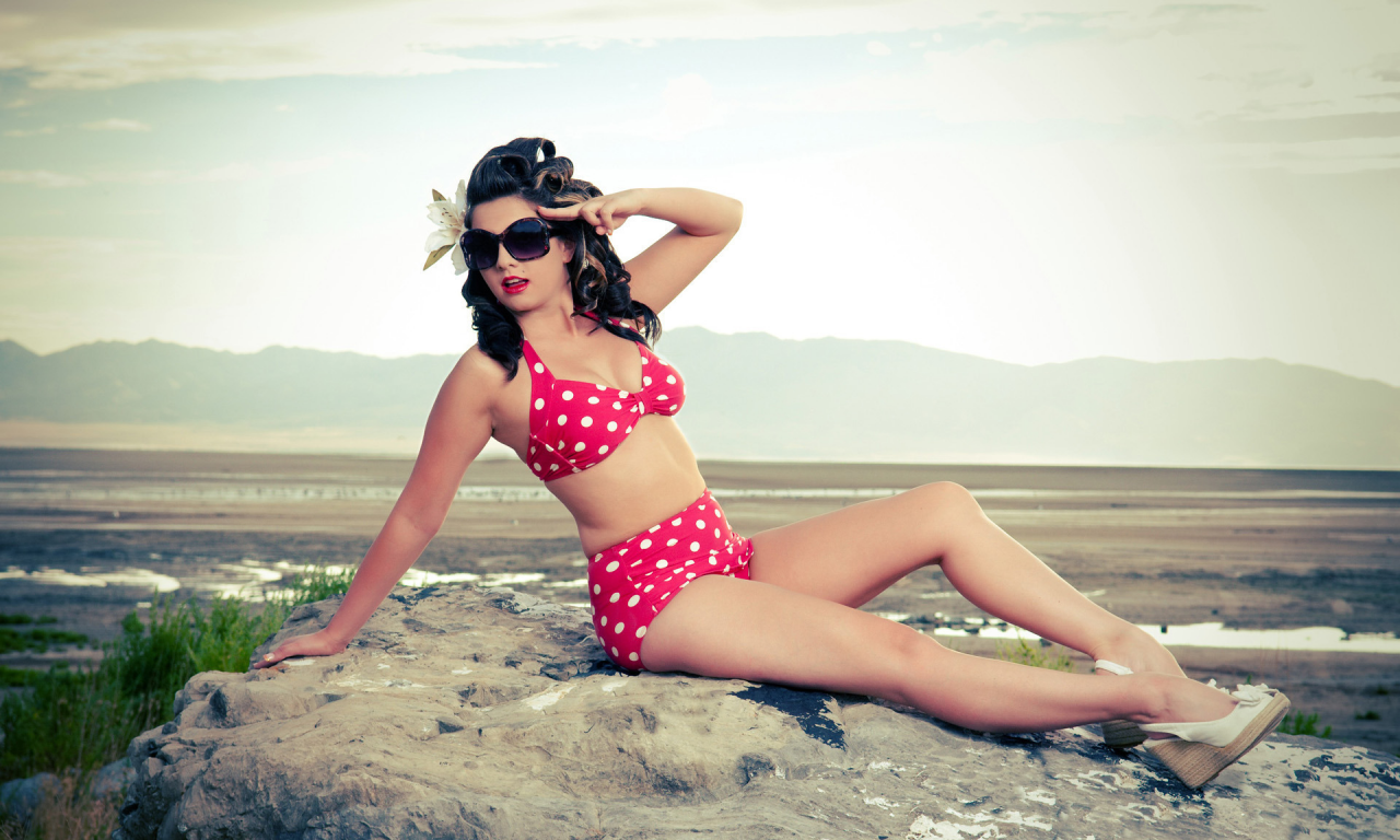 pinup, crystal, beach