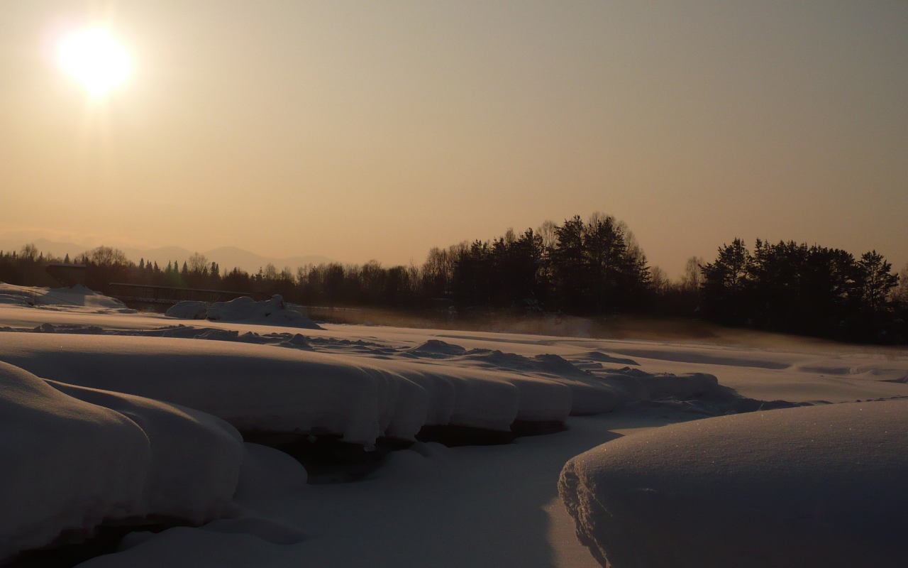 закат, зима, окраина, село, снег, река замерзшая