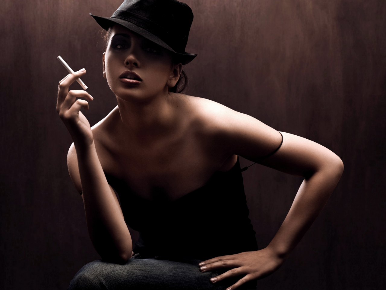 взгляд, сигарета, smoking female, девушка, шляпка, сексуальная