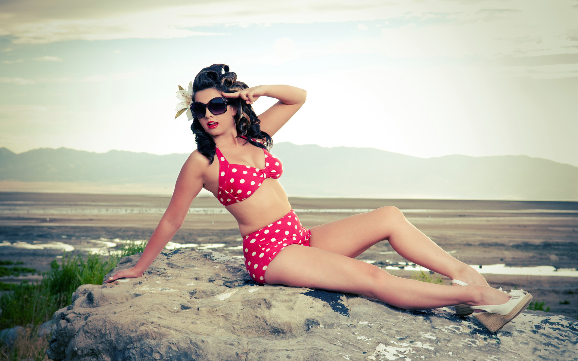 pinup, crystal, beach