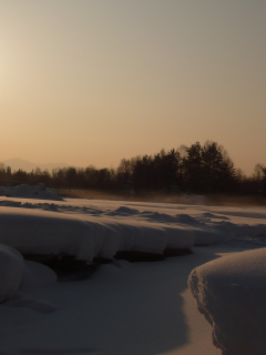 закат, зима, окраина, село, снег, река замерзшая