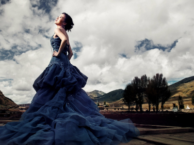 азиатка, платье, синее, стоит, небо, пейзаж