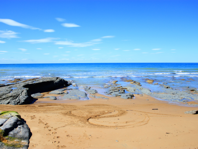 пляж, rocky beach, следы, камни, море, вода, пейзажи