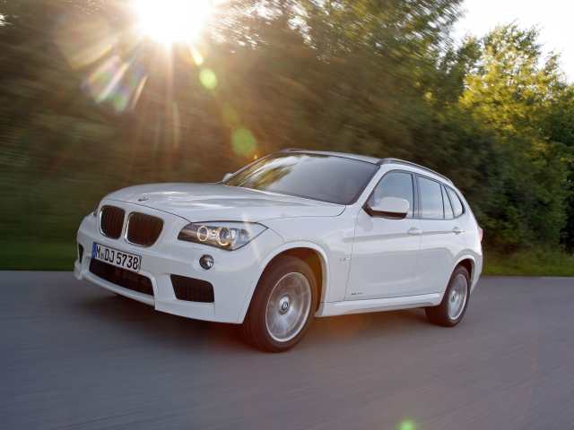 дорога, деревья, 3000x2000, bmw x1 sdrive20d efficientdynamics edition, trees, машина, car, speed, скорость, sun, солнце, road