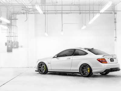 mercedes-benz, amg, white, rear, мерседес бенц, c-klasse, c 63, белый, лампы